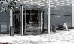 تحلیل هزینه‌-فایده استفاده از درب های اتوماتیک در مراکز تجاری پرتردد